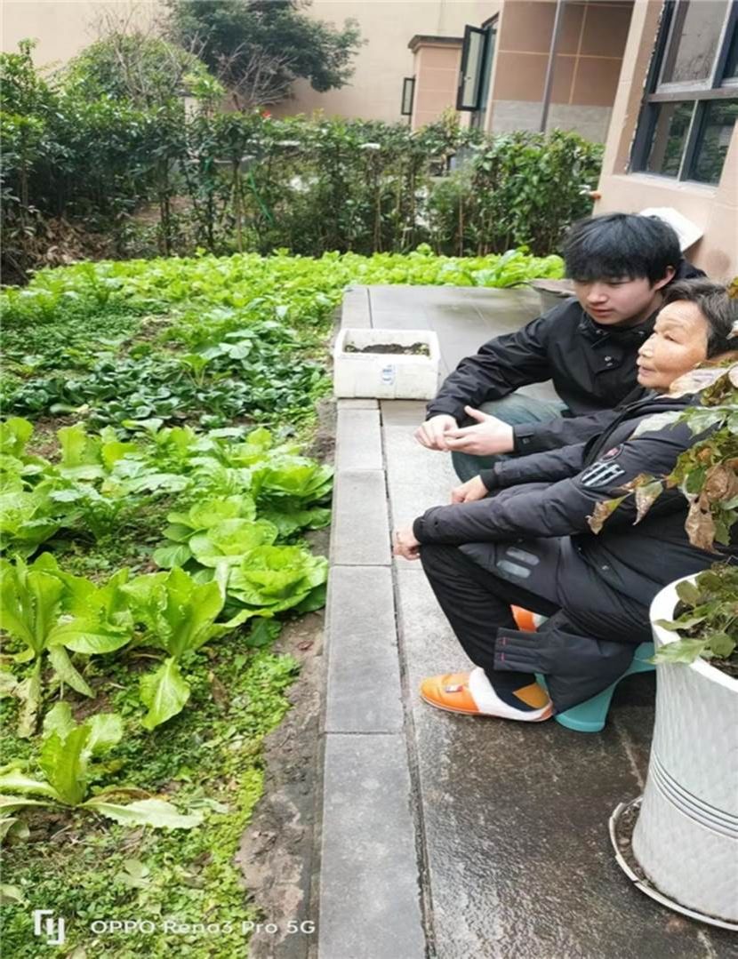 青梦新芽团队勇担当:为乡村“空巢老人”铺就幸福路 青梦新芽团队勇担当:为乡村“空巢老人”铺就幸福路